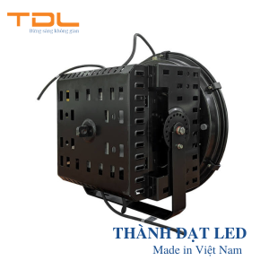 đèn pha sân vận động t2 600w